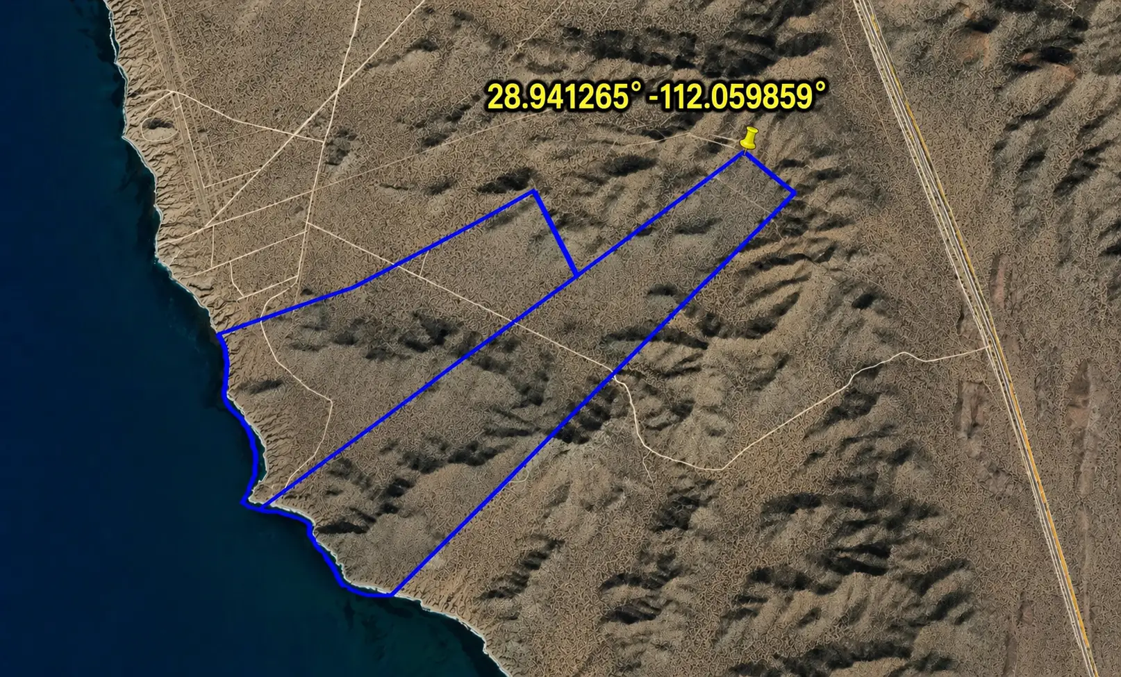 Terreno para desarrollo en Bahía de Kino con frente de playa y acceso desde carretera, ideal para inversión turística